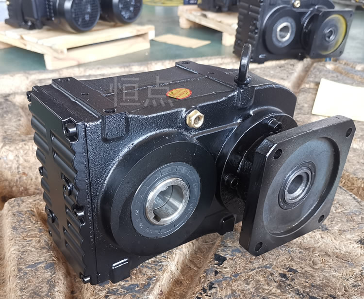 FA47系列減速機 方法蘭輸入 輸出通孔 黑金剛 實物圖