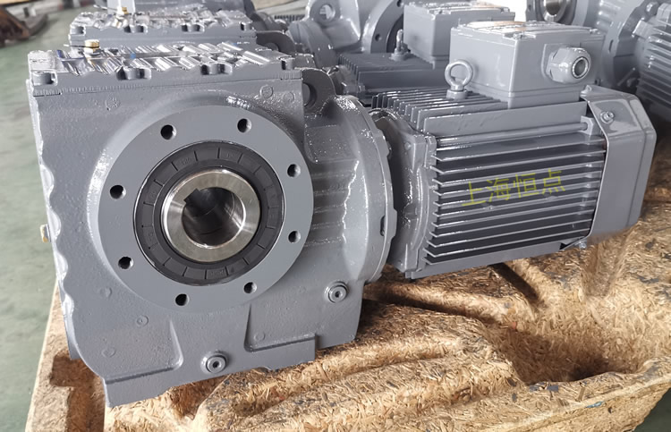 SA77系列減速機輸入配電機，輸出通孔，常用件實物圖