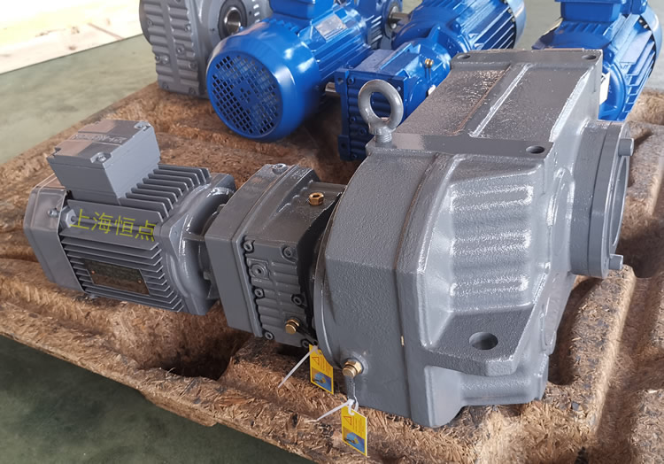  FAZ77R37雙級減速機，通孔+小法蘭輸出，實物圖如下