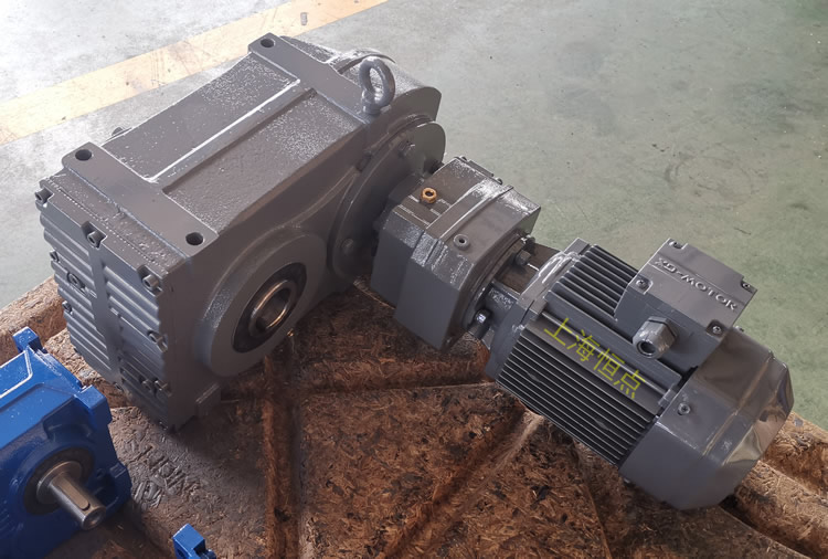  FAZ77R37雙級減速機，通孔+小法蘭輸出，實物圖